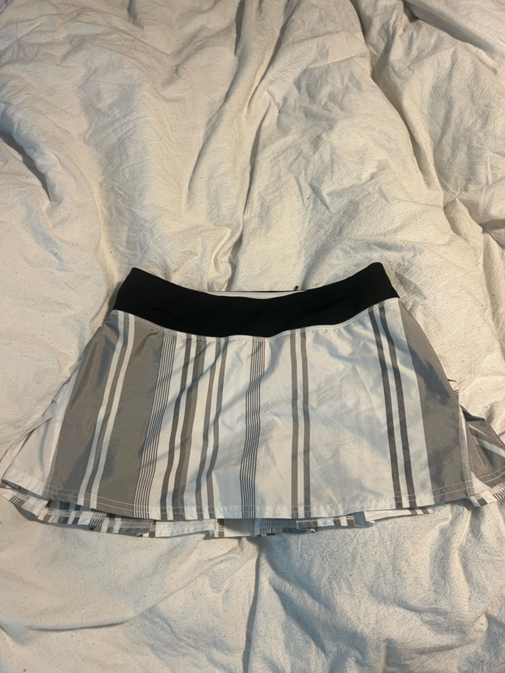 Lululemon black and white skirt size 4